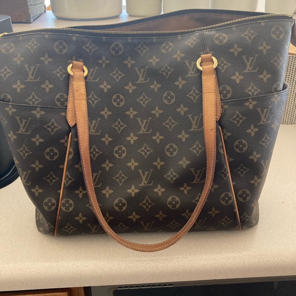 Louis Vuitton totally mm